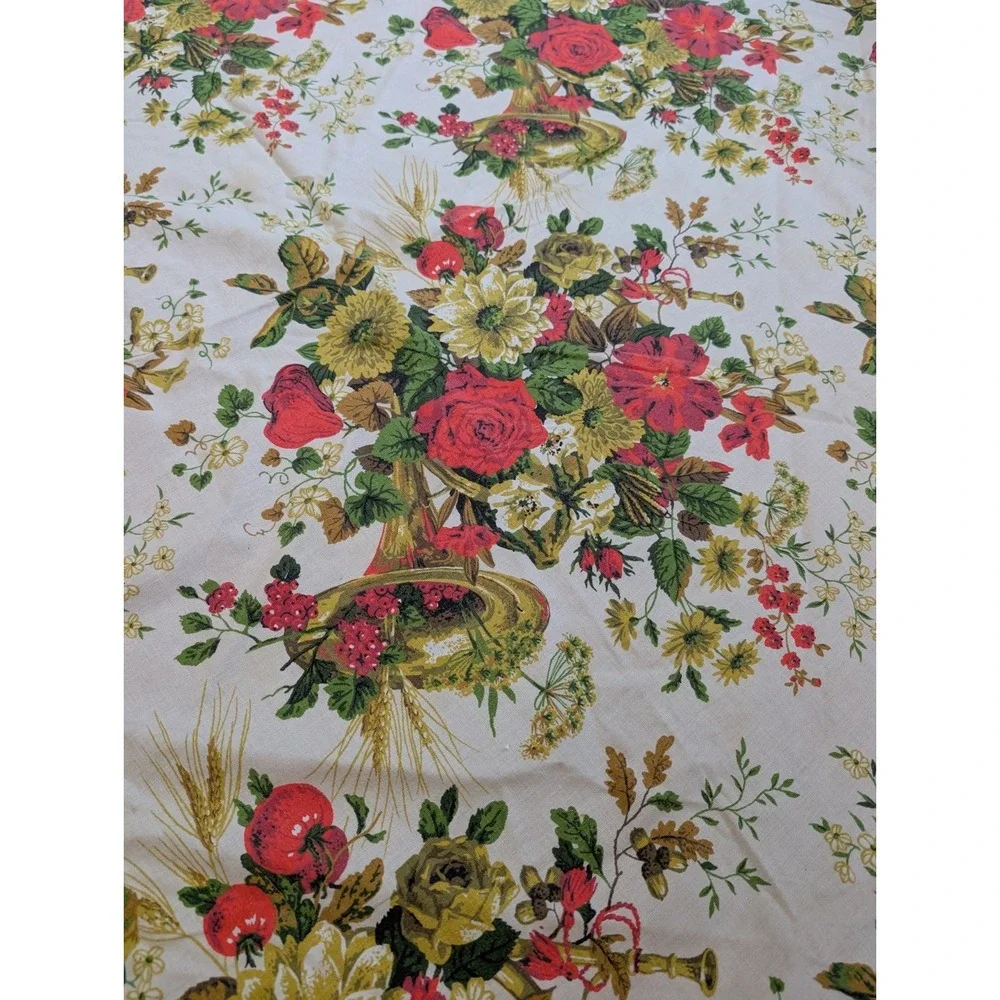 Vintage Christmas Holiday Trumpets & Holly Berry Design Round Tablecloth‎ 5ft